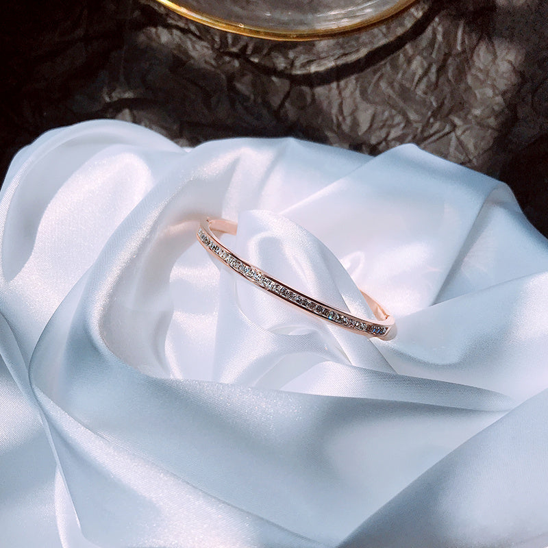 Armband i roséguld med titanstål, damhandsmycken, nät, rött