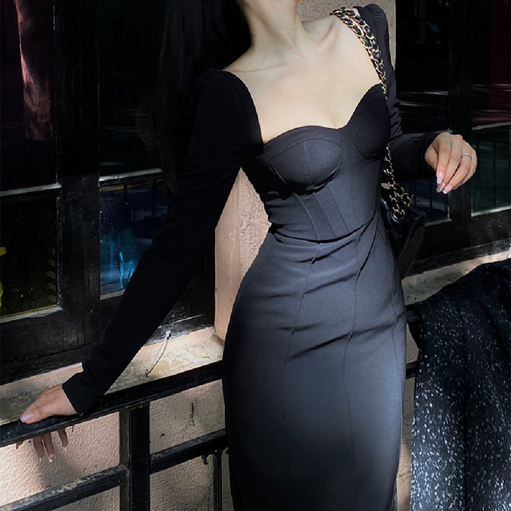 Robe inférieure à manches longues et col carré