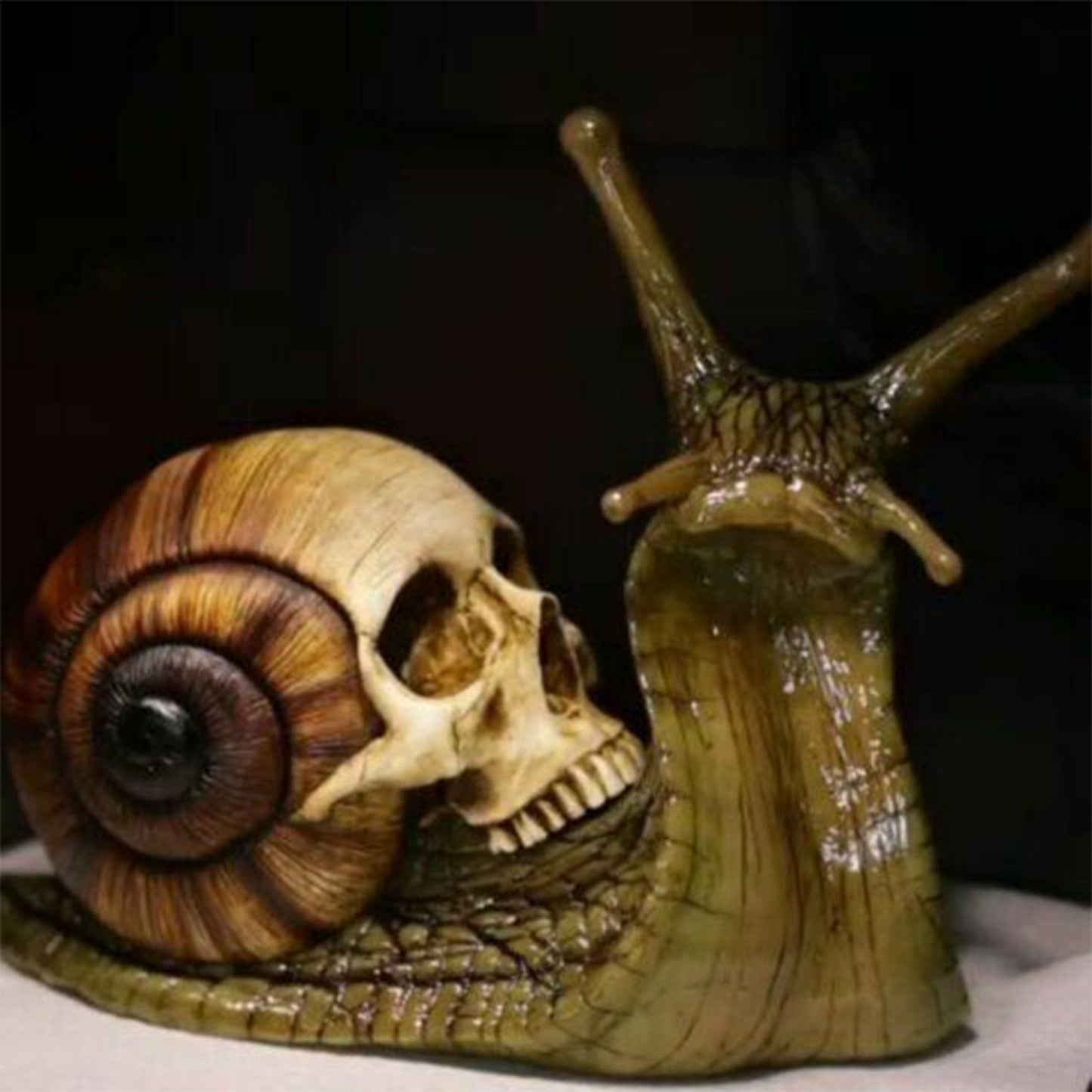 Escargot Crâne Sculpture Gothique Décoration Snigil Statue Patio Snigil Figur Artisanat Ourlet Décoration Tillbehör Kawaii rhum inredning.