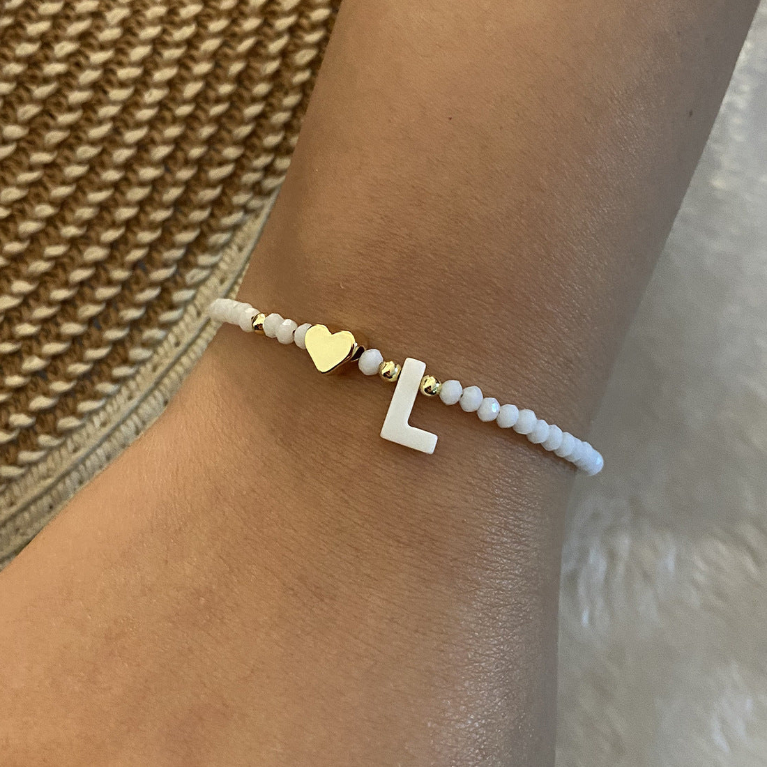 26 bokstäver vit skal pärlstav armband kvinnor metall kärlek design armband smycken