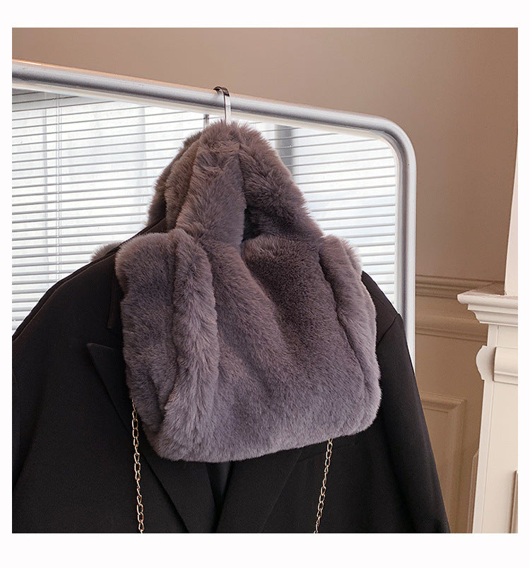 Cozy Winter Plush Tote - Chain-Accent Faux Fur Handbag for Cold Weather