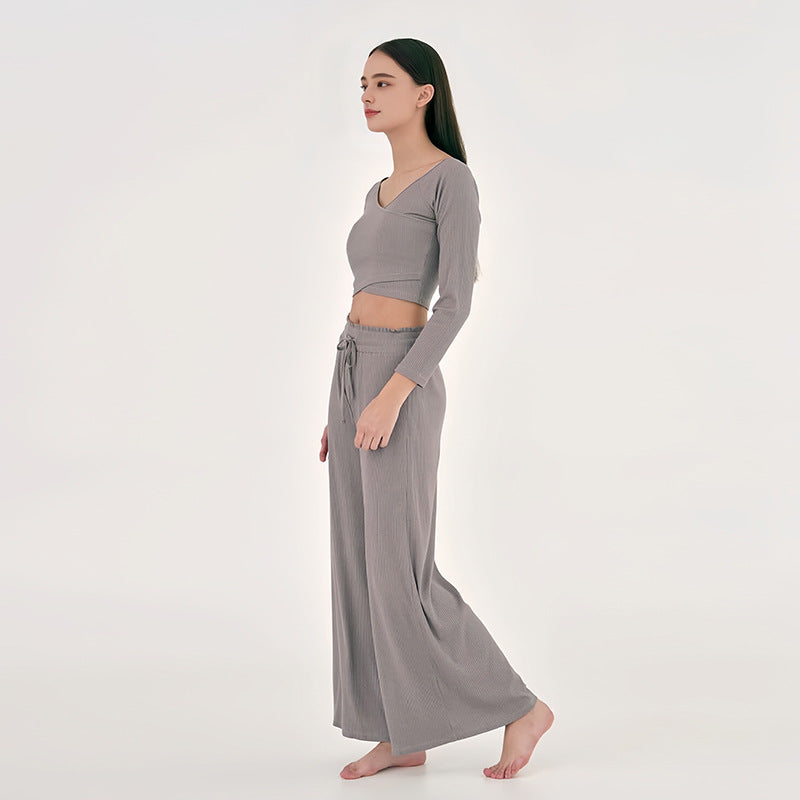 Korsad V-ringad Off-shoulder-topp med baggy byxor och mun-yoga-dräkt