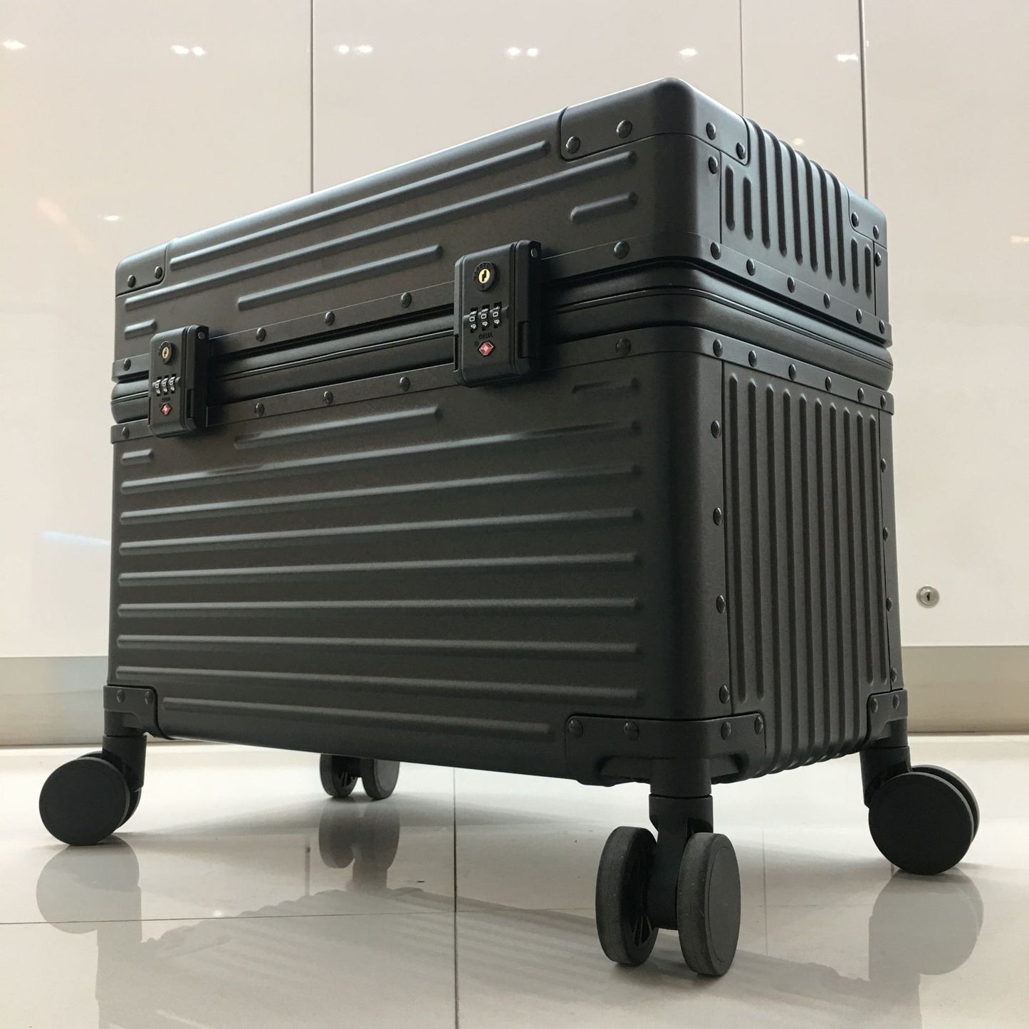 Holiday Fashion: All-aluminum Luggage Travel Photography Trolley Case