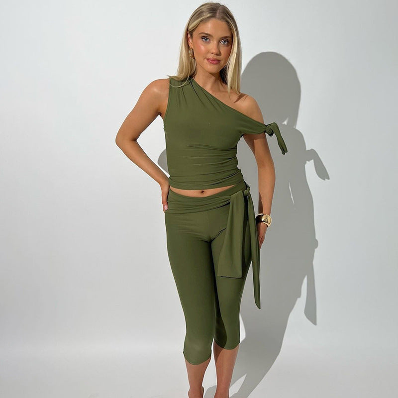 Enaxlad, kallaxlad design, bandage, åtsittande tvådelad kostym