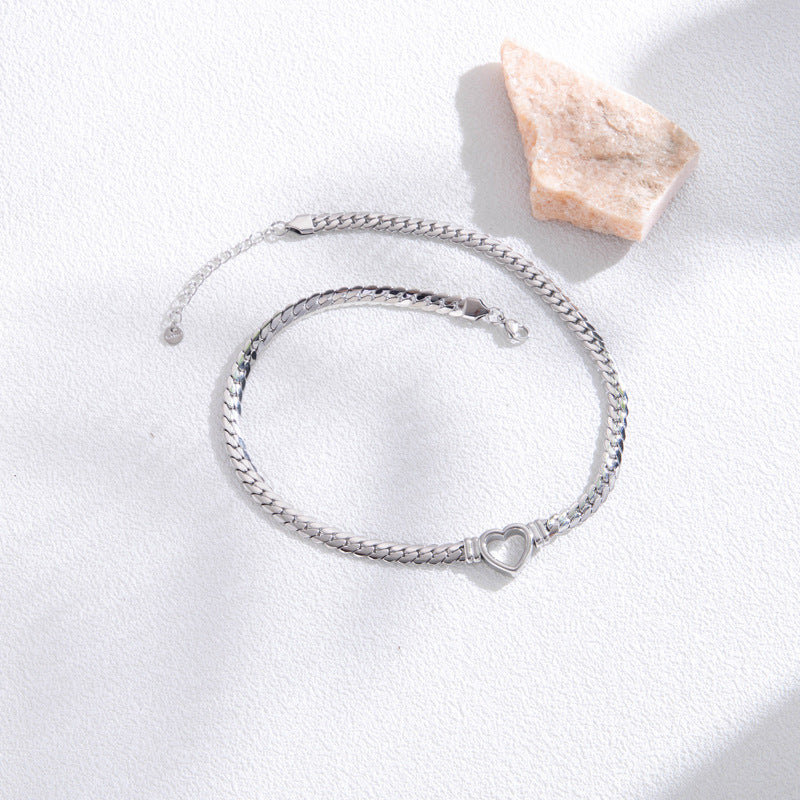 Fashion Simple Hollow Heart Titanium stålarmband