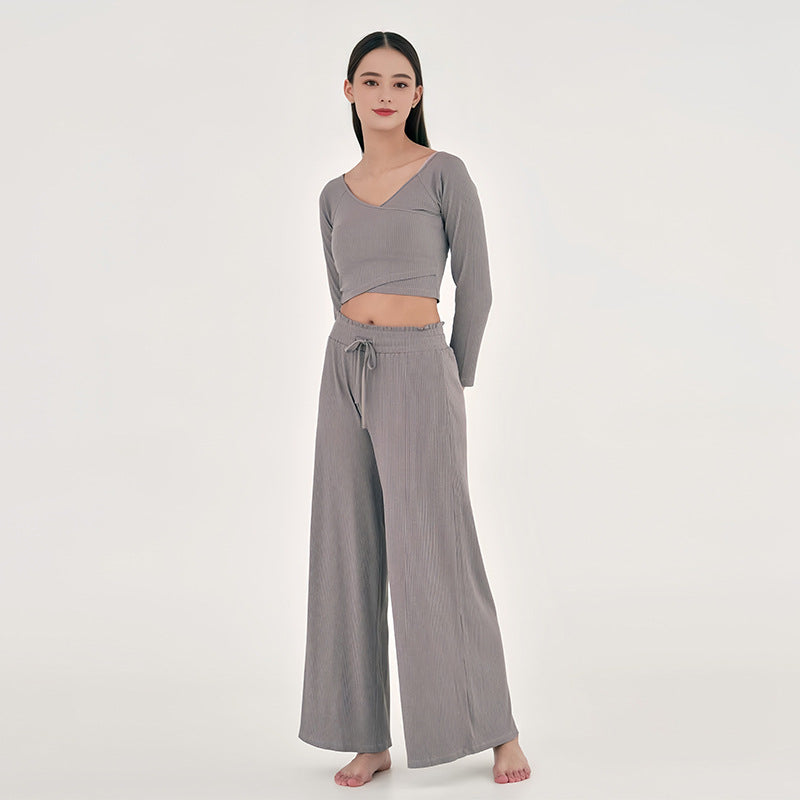 Korsad V-ringad Off-shoulder-topp med baggy byxor och mun-yoga-dräkt