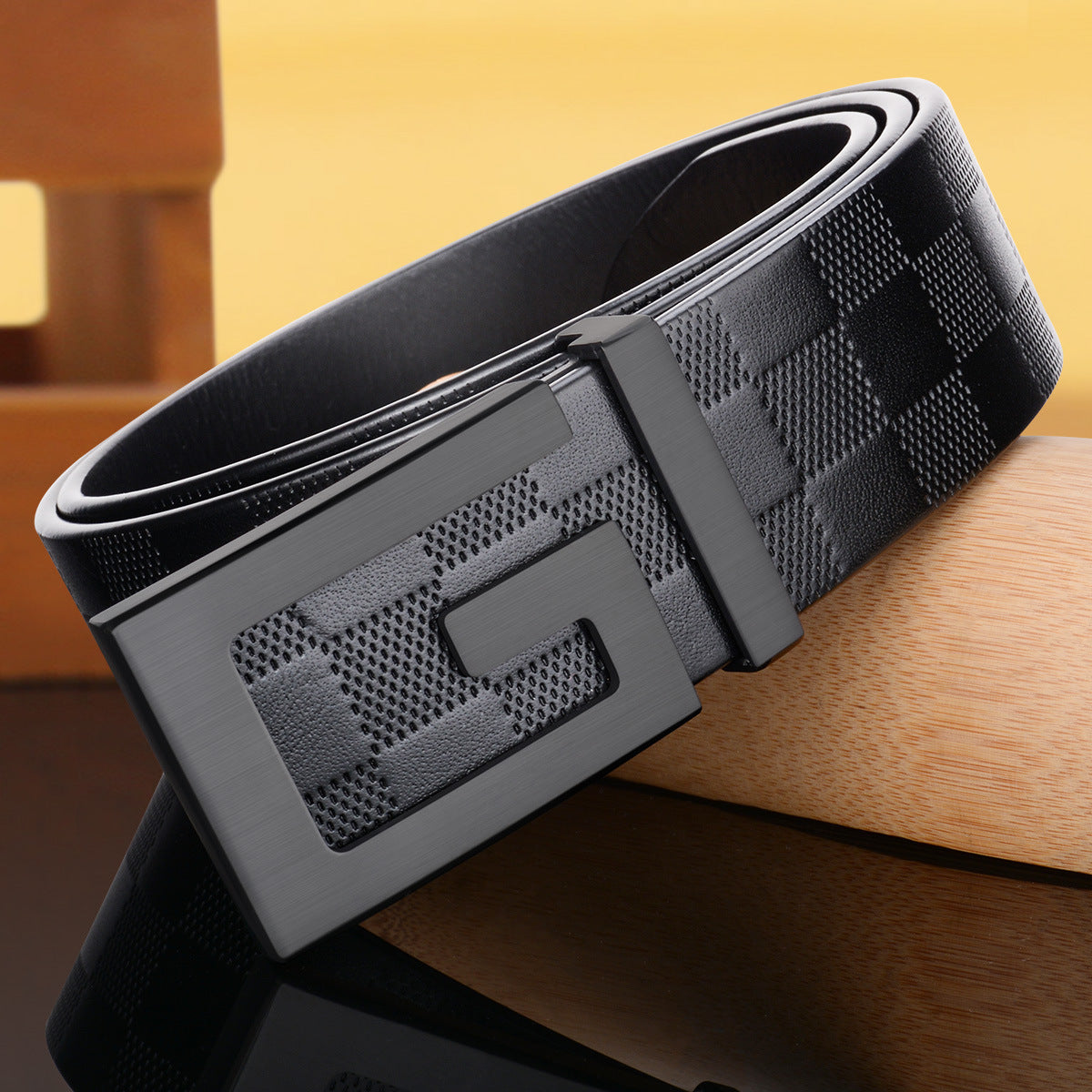 Men's Leather Fashionable Copper Buckle Belt - Metallic Sophistication