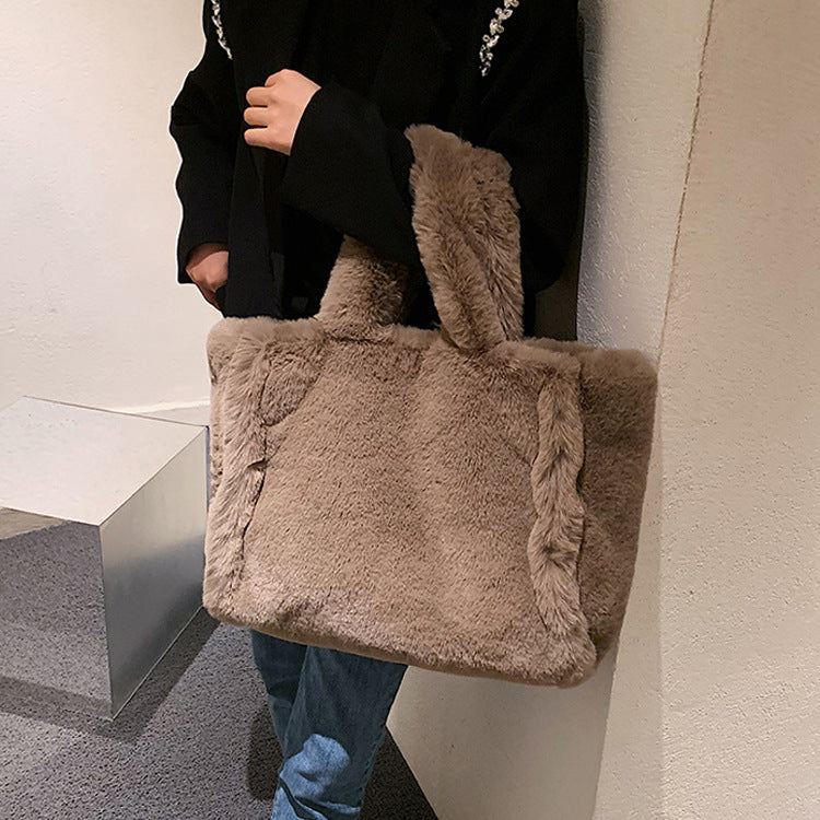 Cozy Winter Plush Tote - Chain-Accent Faux Fur Handbag for Cold Weather