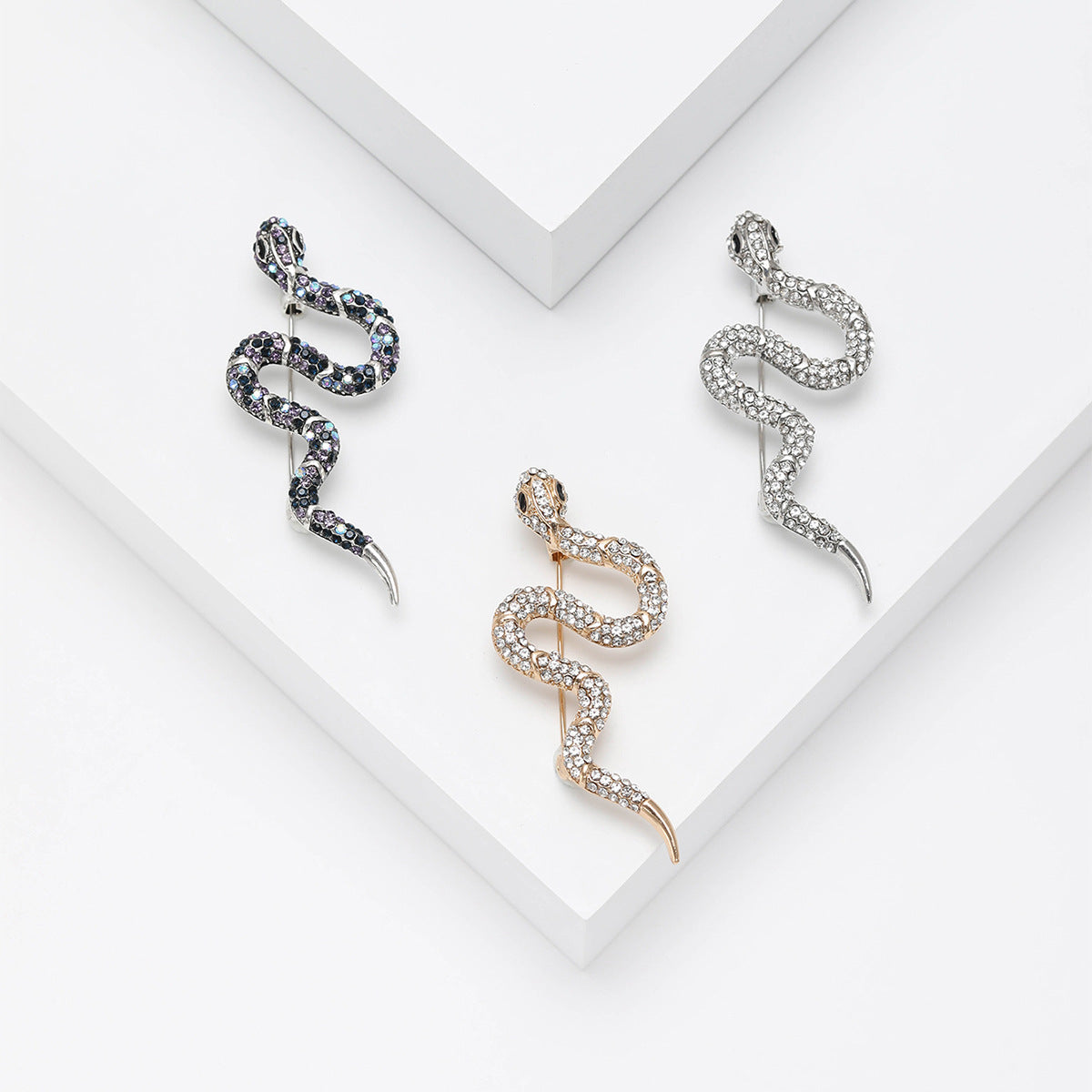Koreansk stil Kreativ strass Orm Brosch Ins Mode Enkla Kläder Accessoarer Personlighet Legering Djurnål