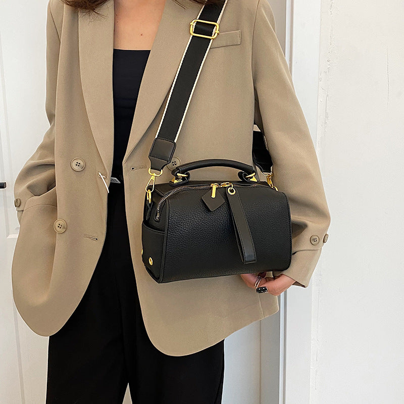 Sommar All-matching Shoulder Messenger Texture Populär Hot-selling produkt Hand Holding Kuddväska