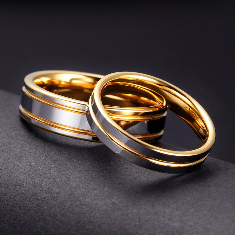 Ett par volframguldringar för män och kvinnor för frieri i guld