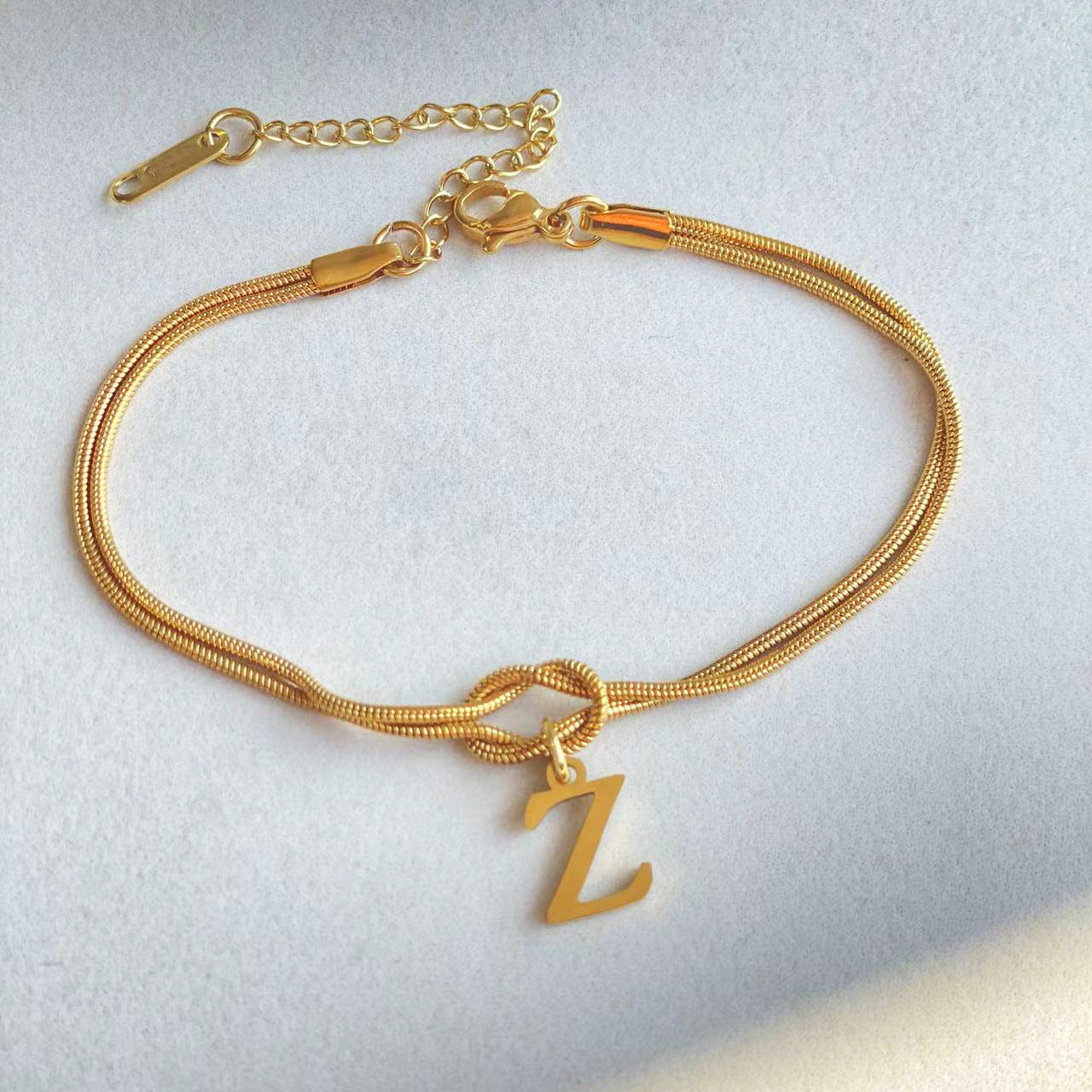 Nya bokstaven AZ kärleksknut armband för kvinnor par guldfärg läcker ormkedja berlockarmband rostfritt stål smycken present alla hjärtans dag presenter