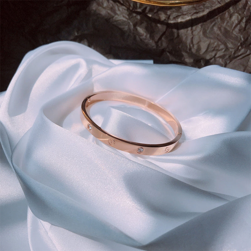 Armband i roséguld med titanstål, damhandsmycken, nät, rött