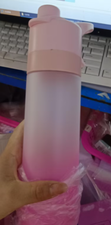 Sprayvattenflaska för tjejer Utomhussport Fitness Vattenkopp Stor kapacitet Sprayflaska Dryckesartiklar Reseflaskor Köksprylar