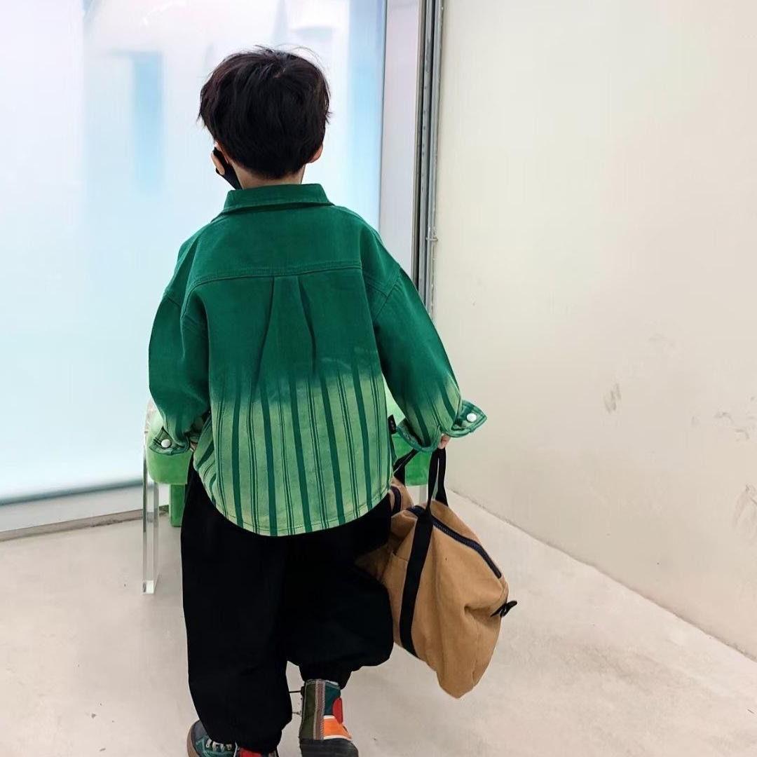 Fashionabla och personliga vårjeansjacka för pojkar