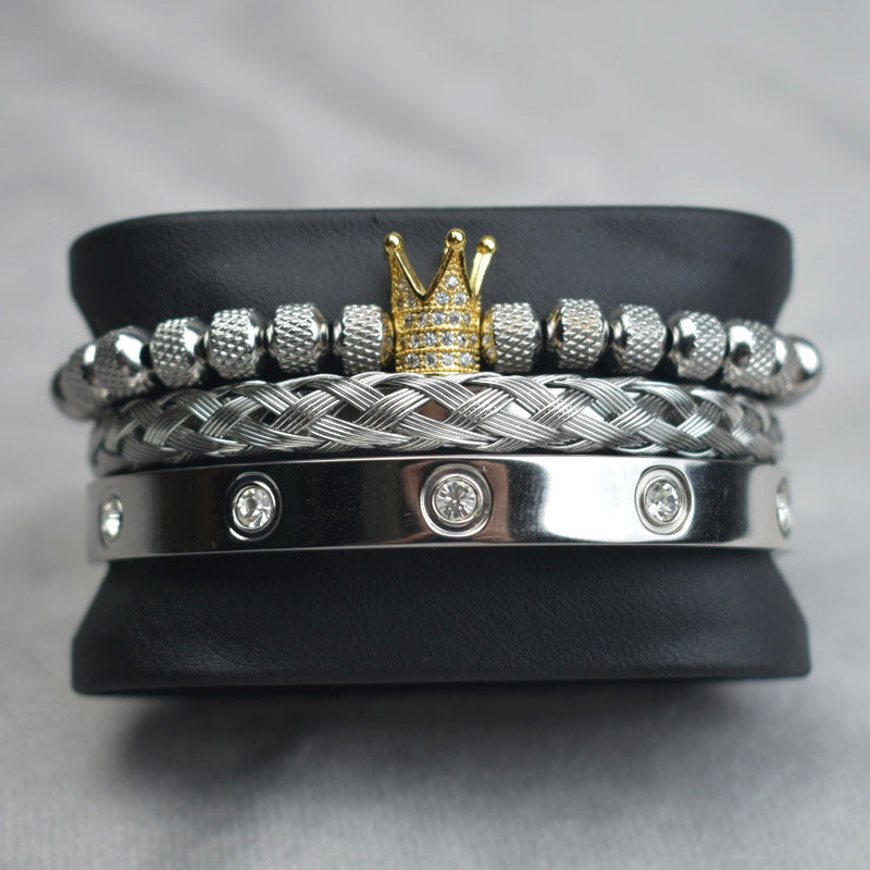 Ananasbollskrona med vridet vävt nät och digitalt armband med diamanter