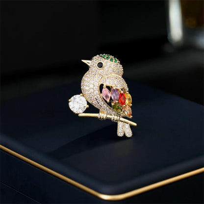 Broche d'oiseau pie animale entièrement en diamant