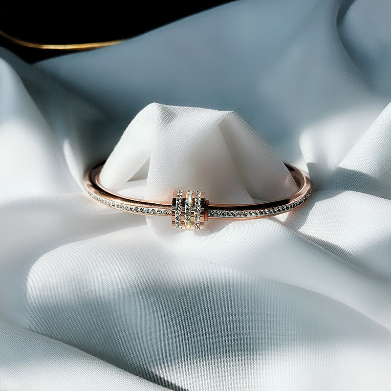 Armband i roséguld med titanstål, damhandsmycken, nät, rött