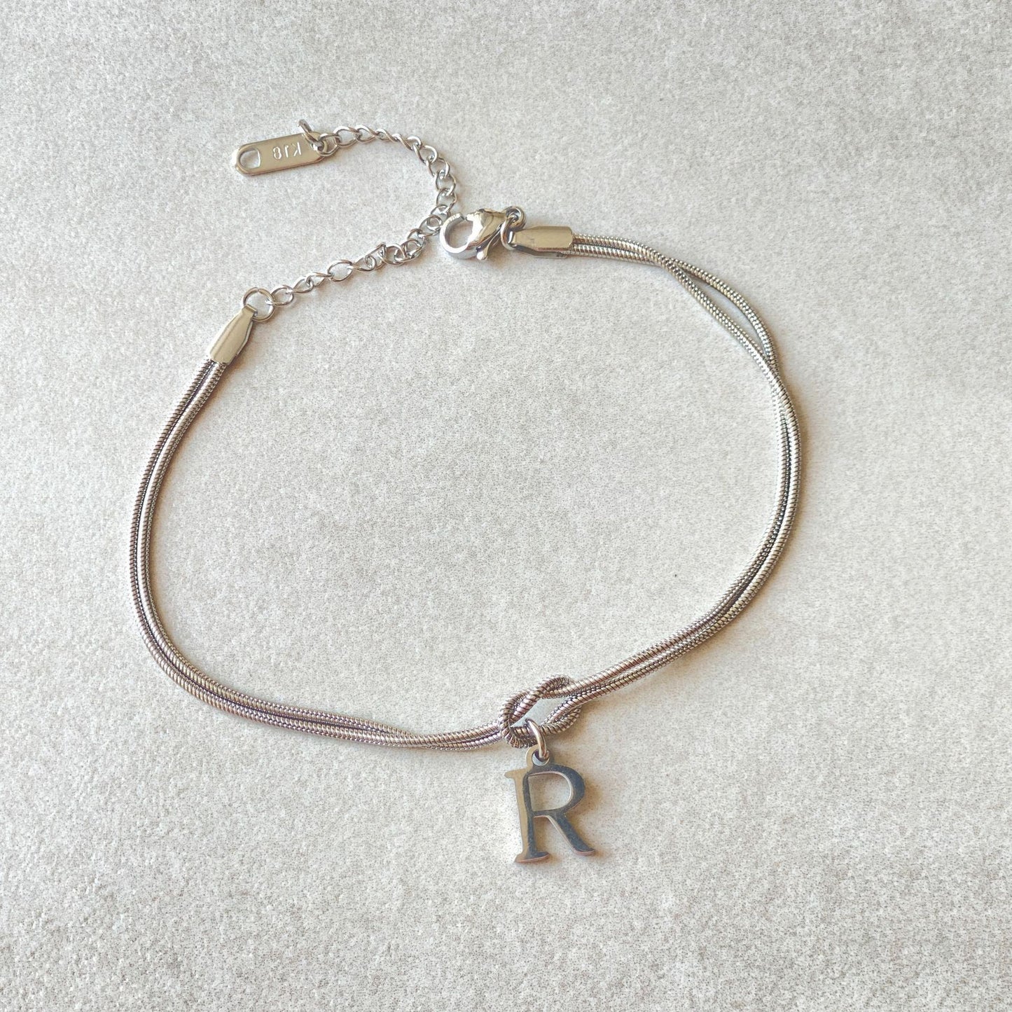 Nya bokstaven AZ kärleksknut armband för kvinnor par guldfärg läcker ormkedja berlockarmband rostfritt stål smycken present alla hjärtans dag presenter