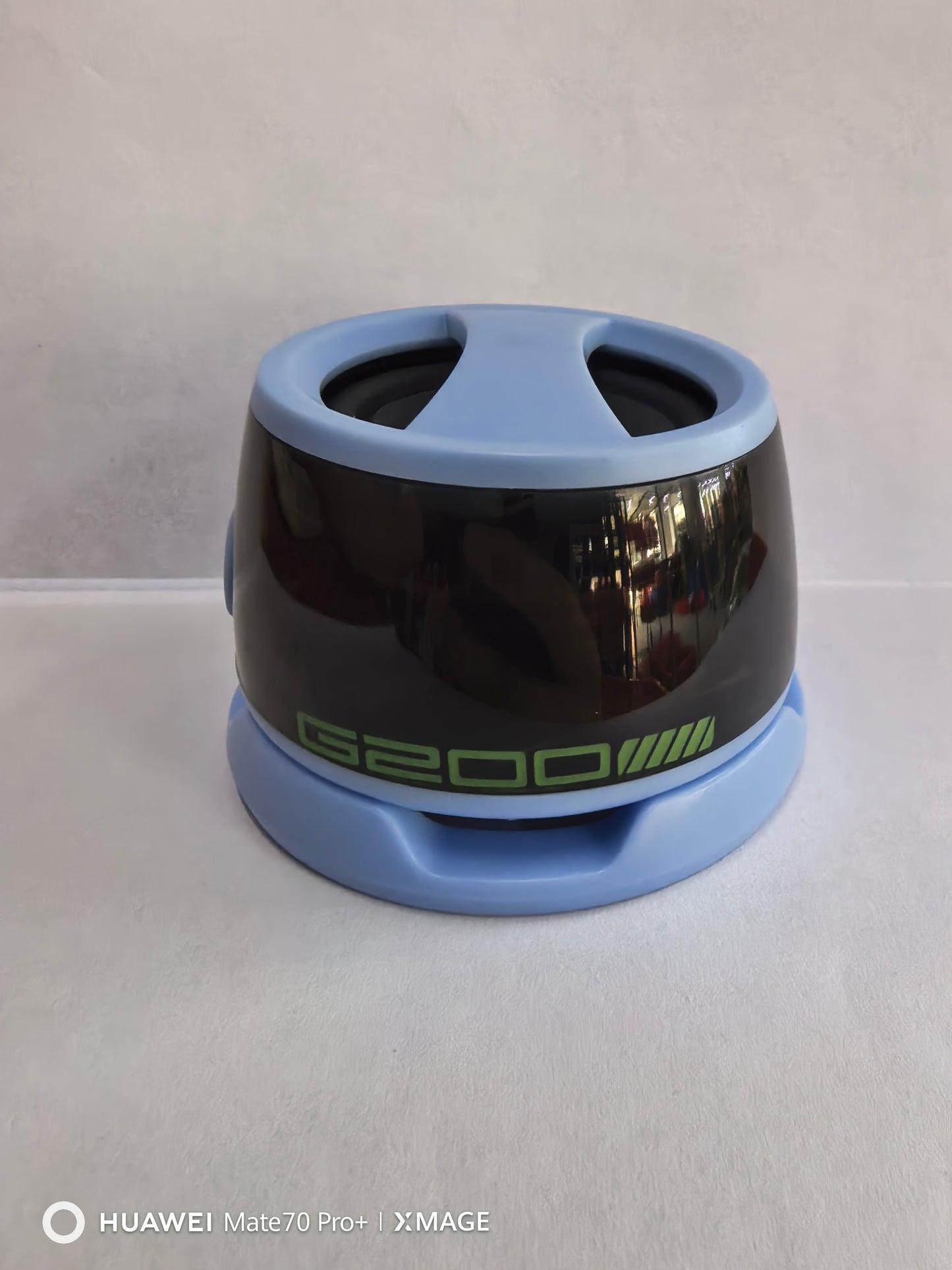 Bärbar Bluetooth-högtalare G200 RGB-belysningshögtalare BT5.3 Mini-ljudlåda 7 timmars uppspelning Magnetisk telefonhållare