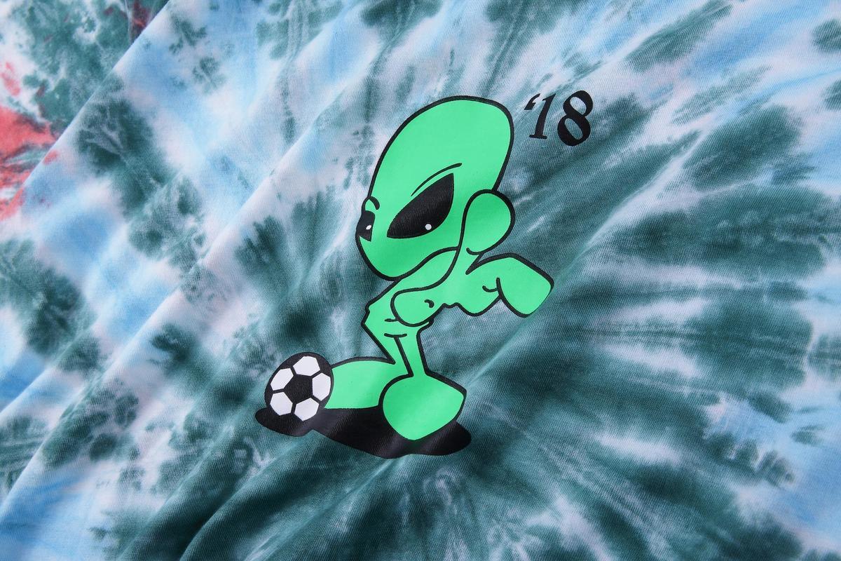 Alien Football Tie Dye Men's and Women's Casual Short Sleeve T-Shirt