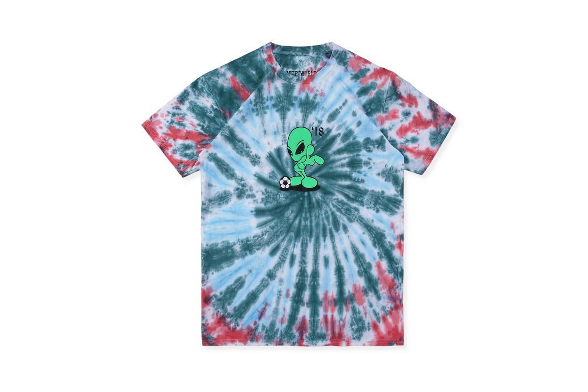 Alien Football Tie Dye Men's and Women's Casual Short Sleeve T-Shirt