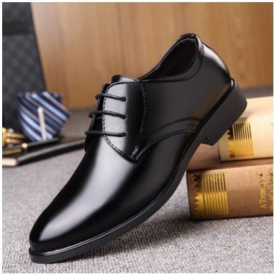 Chaussures noires à bout pointu pour hommes