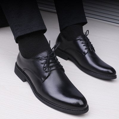 Chaussures noires à bout pointu pour hommes