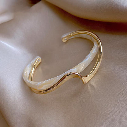 Metall Vit Skaldjursplatta Armband För Kvinnor Öppning Justerbar 2 Lager Design Ljus Lyxiga Kvinnliga Modesmycken Gåvor