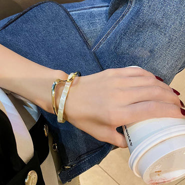 Metall Vit Skaldjursplatta Armband För Kvinnor Öppning Justerbar 2 Lager Design Ljus Lyxiga Kvinnliga Modesmycken Gåvor