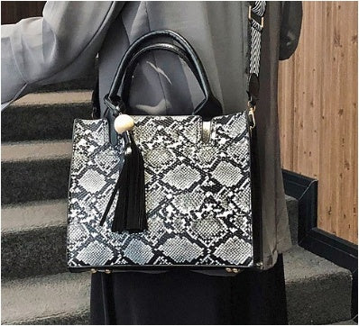 Snake hand bag