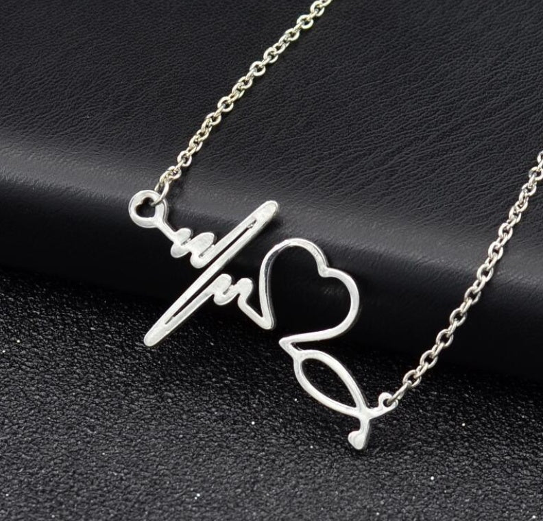 Collier de battement de coeur Les femmes aiment les colliers de coeur