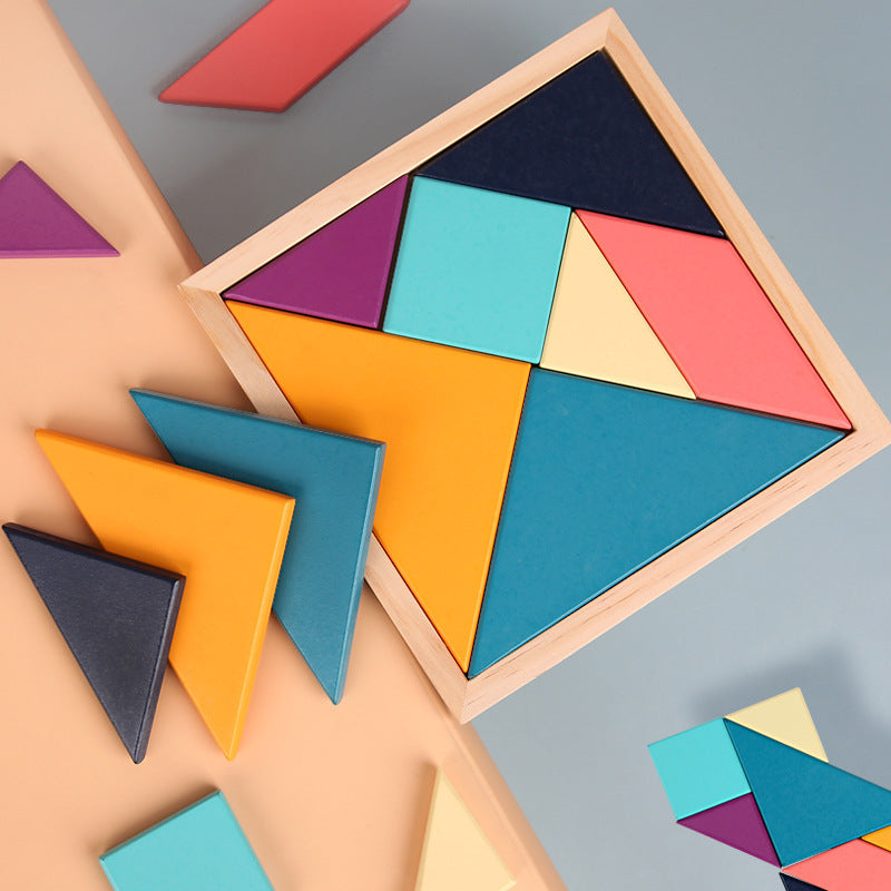 Les enseignants spécifient des puzzles géométriques Tangram pour jouer aux outils pédagogiques