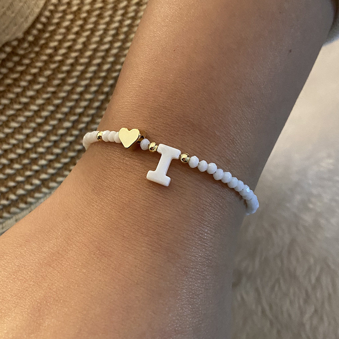 Bracelet en perles de coquillage blanc pour femmes, 26 lettres, en métal, Design d'amour, bijoux