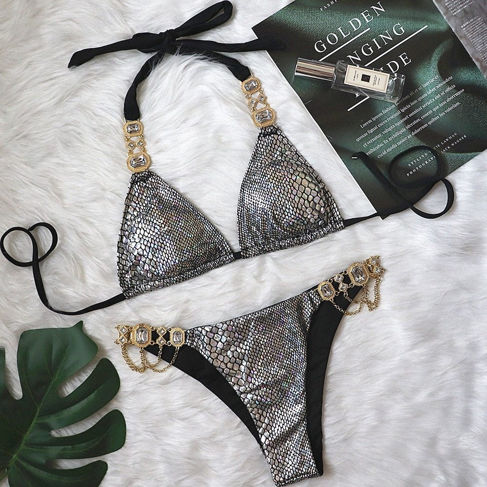 Sexig enfärgad diamantbikini med bandagedelad split