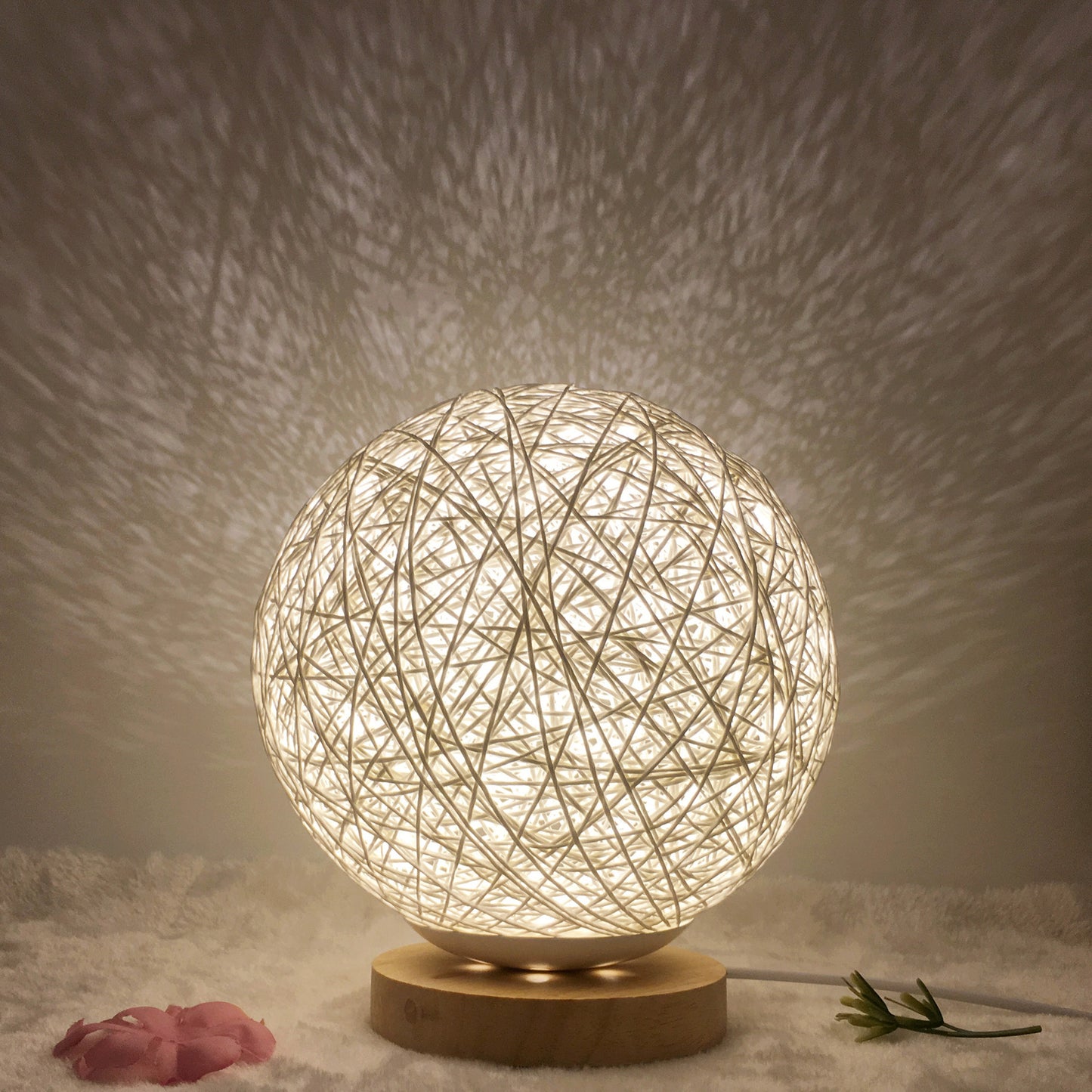 Amazon Hot säljning Creative linn Bordlampa Novel och Unik LED intelligent USB7 färg RGB16 färg fjärrkontroll Rattan Balla Lampa