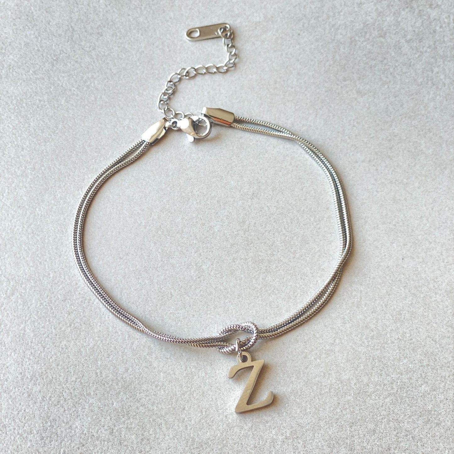 Nya bokstaven AZ kärleksknut armband för kvinnor par guldfärg läcker ormkedja berlockarmband rostfritt stål smycken present alla hjärtans dag presenter