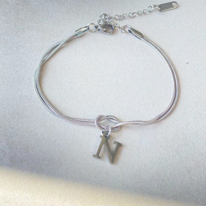 Nya bokstaven AZ kärleksknut armband för kvinnor par guldfärg läcker ormkedja berlockarmband rostfritt stål smycken present alla hjärtans dag presenter