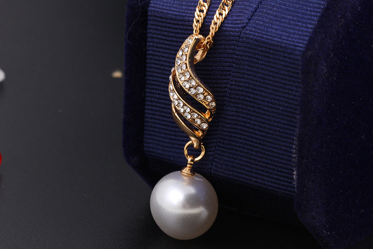 Luxury Pearl Stud Necklace Set - Elegant and Timeless