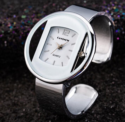 Montres femmes nouvelle marque de luxe Bracelet montre or argent cadran dame robe Quartz horloge chaude Bayan Kol Saati