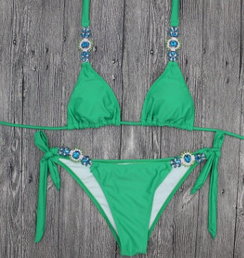 Sexig enfärgad diamantbikini med bandagedelad split