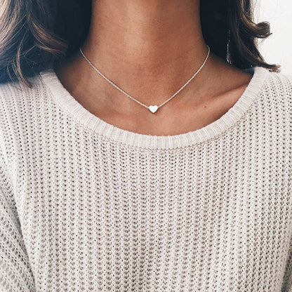 Collier en forme de petit cœur pour femmes, chaîne courte, pendentif en forme de cœur