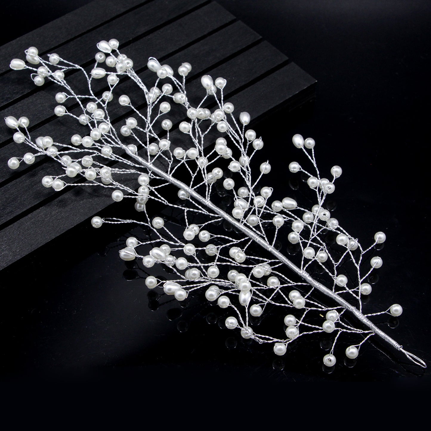 The bride wedding outdoor shooting handmade pearl comb shape sample leaves hair headdress spot wholesale