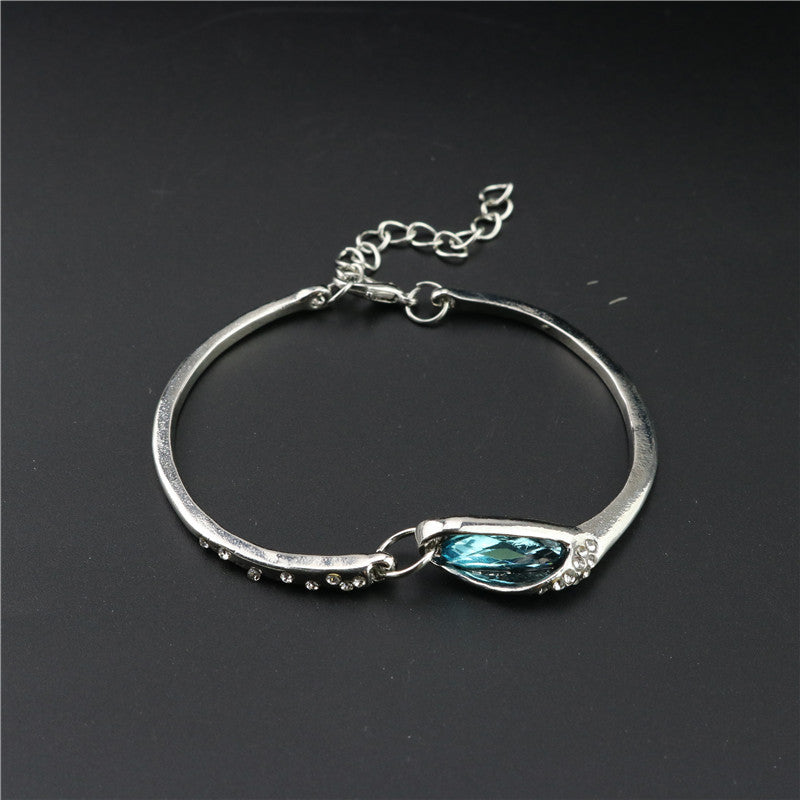 Elegant Three-piece Necklace Set - Stylish and Versatile