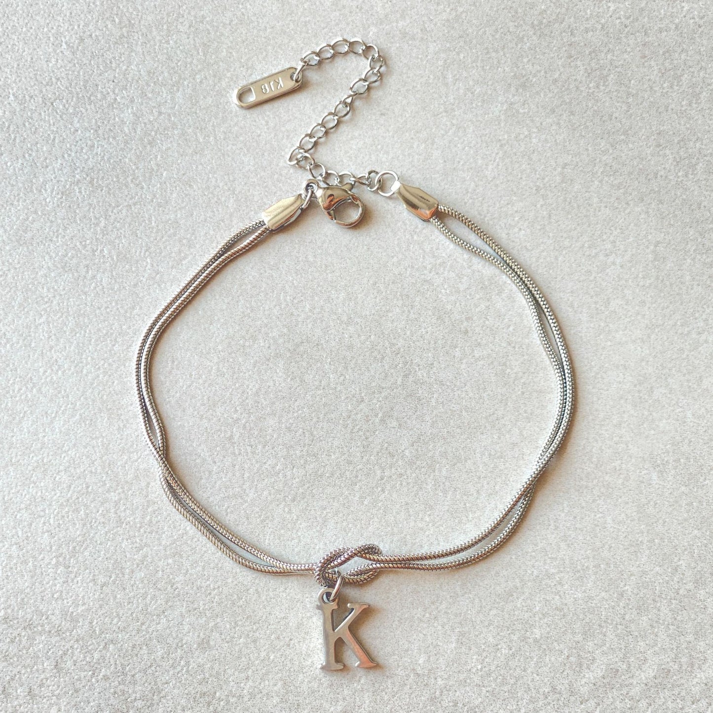 Nya bokstaven AZ kärleksknut armband för kvinnor par guldfärg läcker ormkedja berlockarmband rostfritt stål smycken present alla hjärtans dag presenter