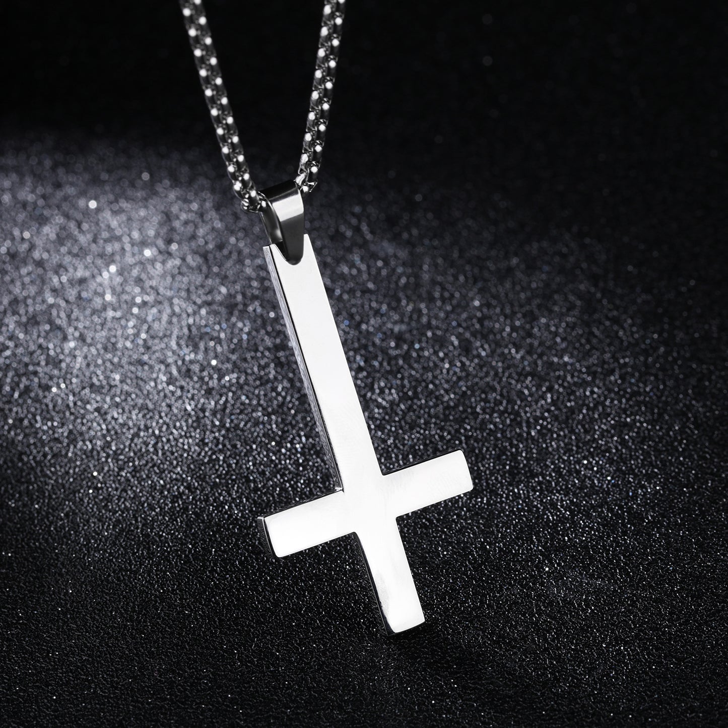 Collier homme croix inversée en acier inoxydable