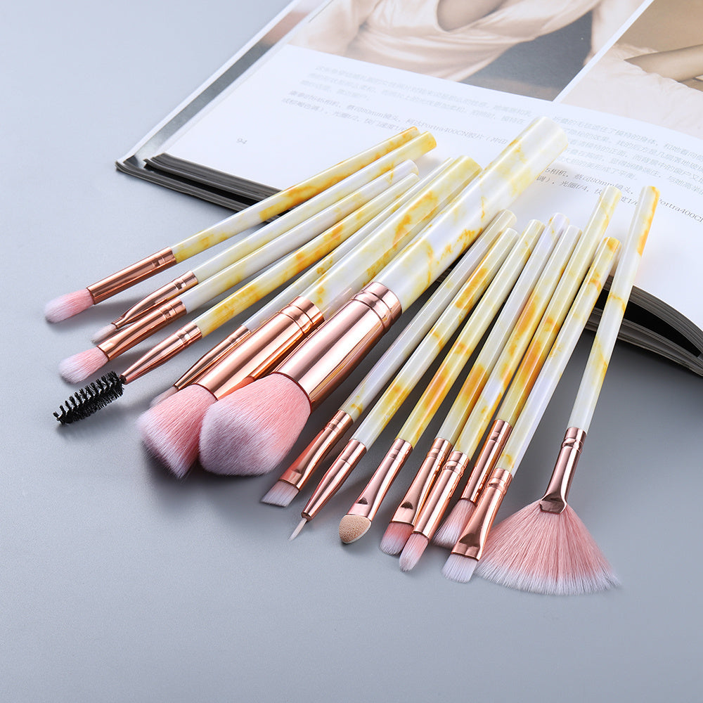 15 stylos de maquillage au design marbré