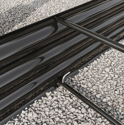 Oval metallförhöjd trädgårdsbädd