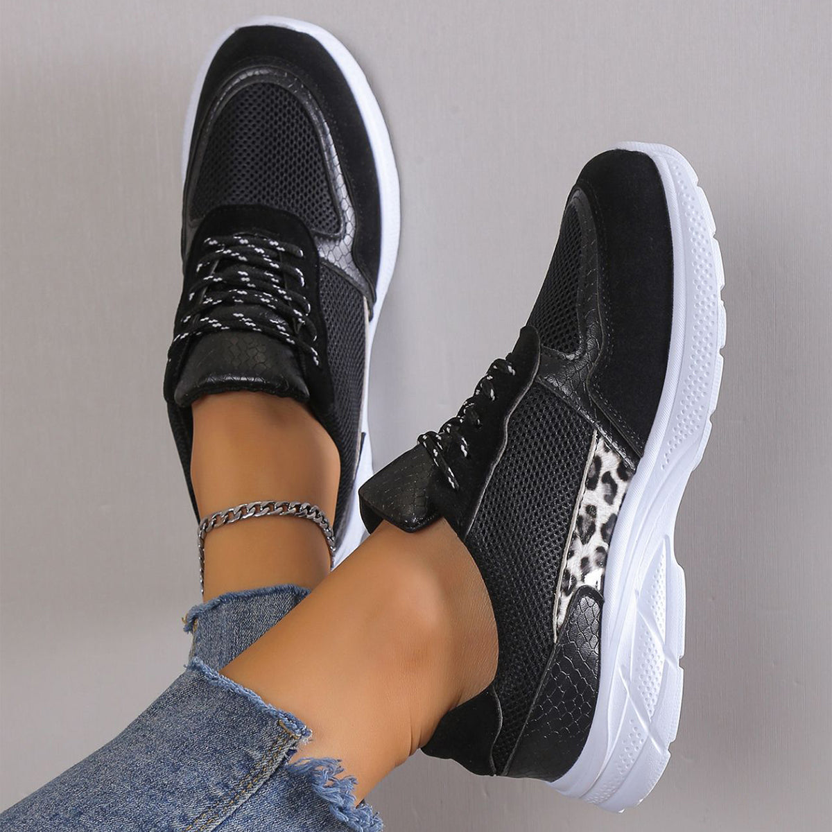 Women's Lace Up Sneakers Breathable Mesh Flat Shoes Fashion Casual Lightweight Running Sports Shoes