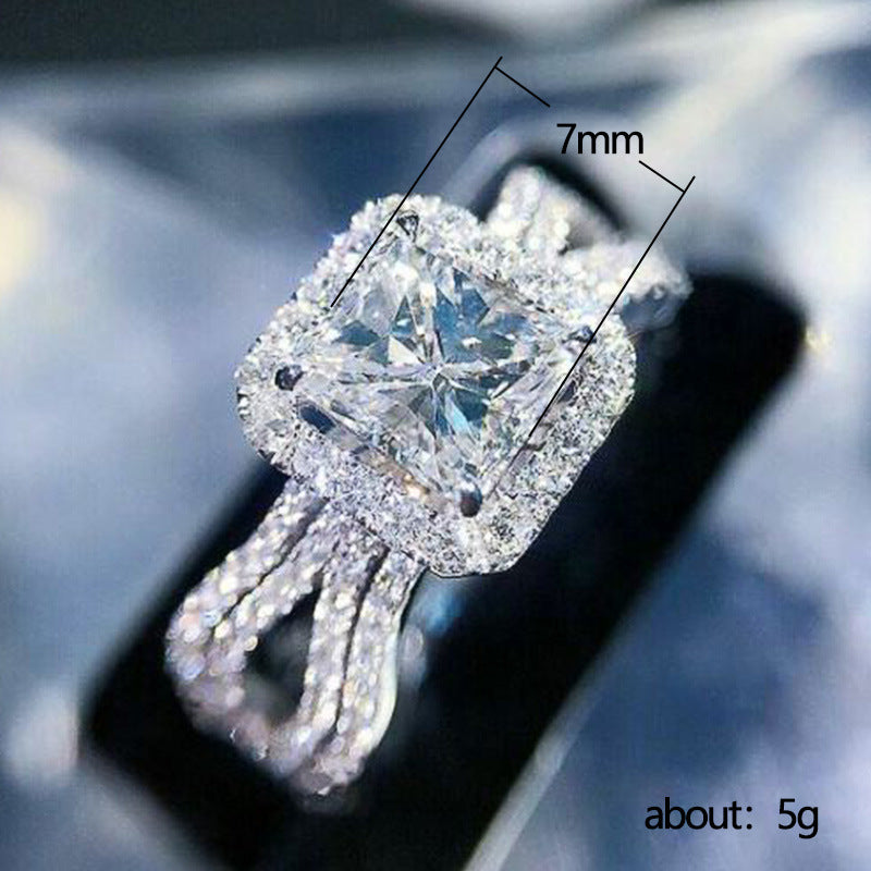 Exquisite Full Diamond Zircon Ladies Engagement Ring